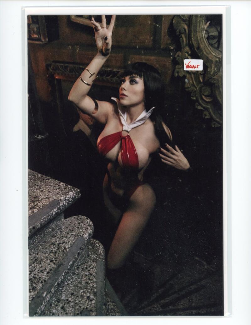 Vampirella #20 Virgin Cosplay Incentive Dynamite Comic Mint VARIANT - B1-100 Image 1