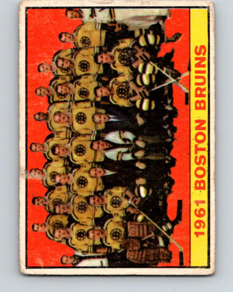 1961-62 Topps #20 Boston Bruins Boston Bruins V261