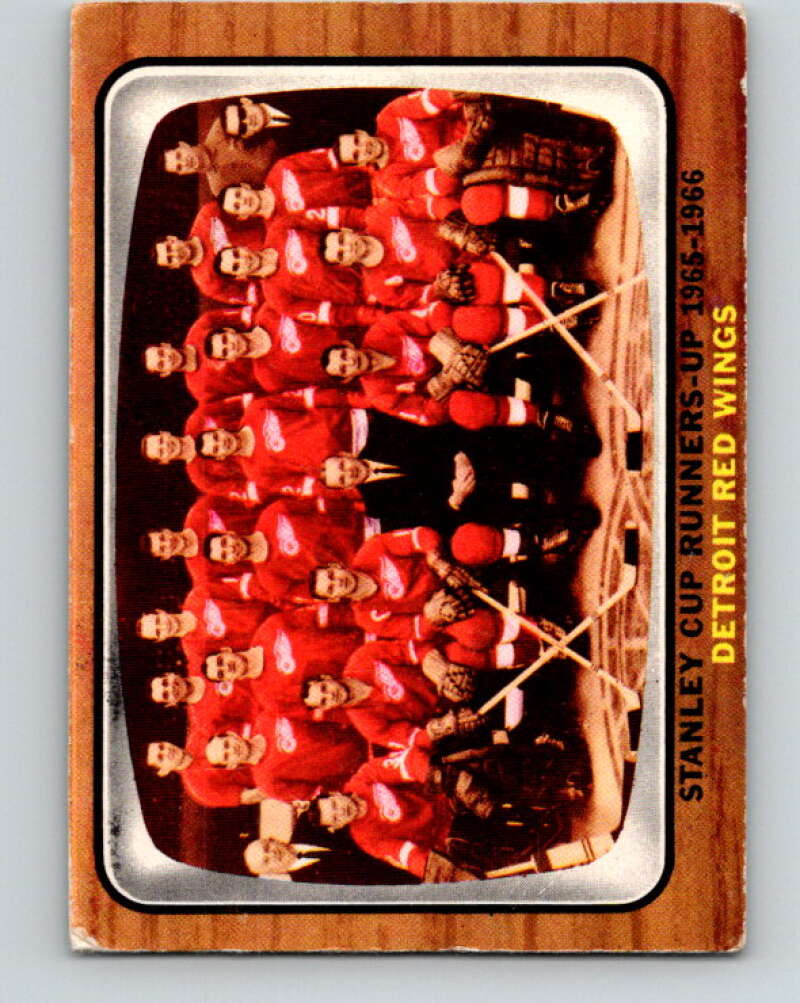 1966-67 Topps #119 Detroit Red Wings Team Detroit Red Wings V743