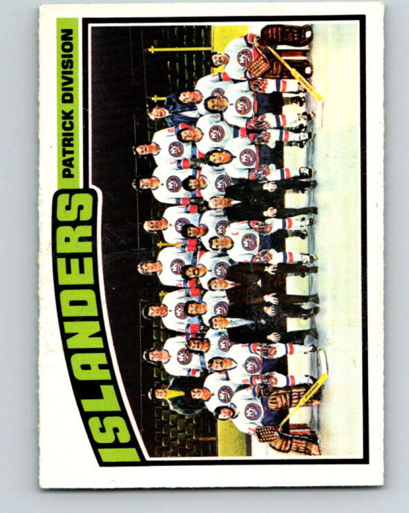 1976-77 OPC #142 New York Islanders CL New York Islanders V2120