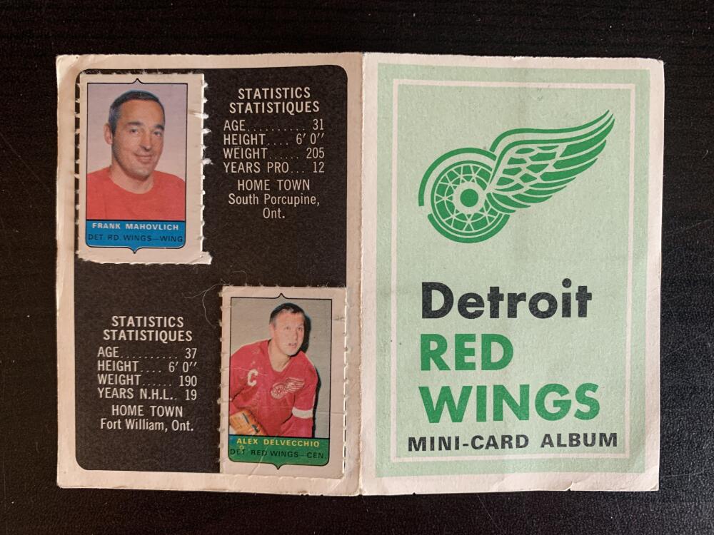 V7602--1969-70 O-Pee-Chee Four-in-One Card Album Detroit Red Wings