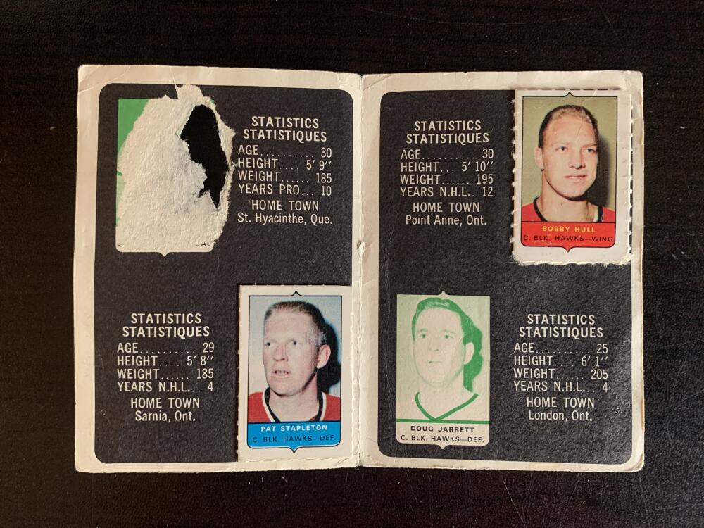 V7604--1969-70 O-Pee-Chee Four-in-One Card Album Chicago Blackhawks