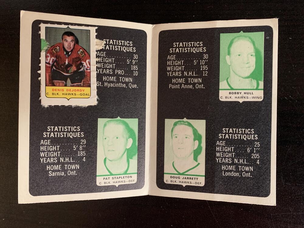 V7605--1969-70 O-Pee-Chee Four-in-One Card Album Chicago Blackhawks