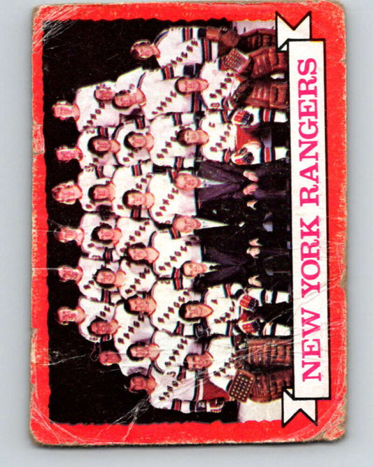 1973-74 O-Pee-Chee #102 Rangers Team  New York Rangers  V8328