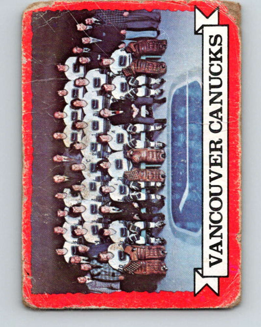 1973-74 O-Pee-Chee #107 Canucks Team  Vancouver Canucks  V8344