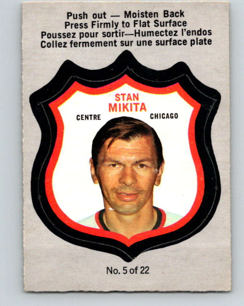 1972-73 O-Pee-Chee Player Crests #5 Stan Mikita Chicago Blackhawks V8700