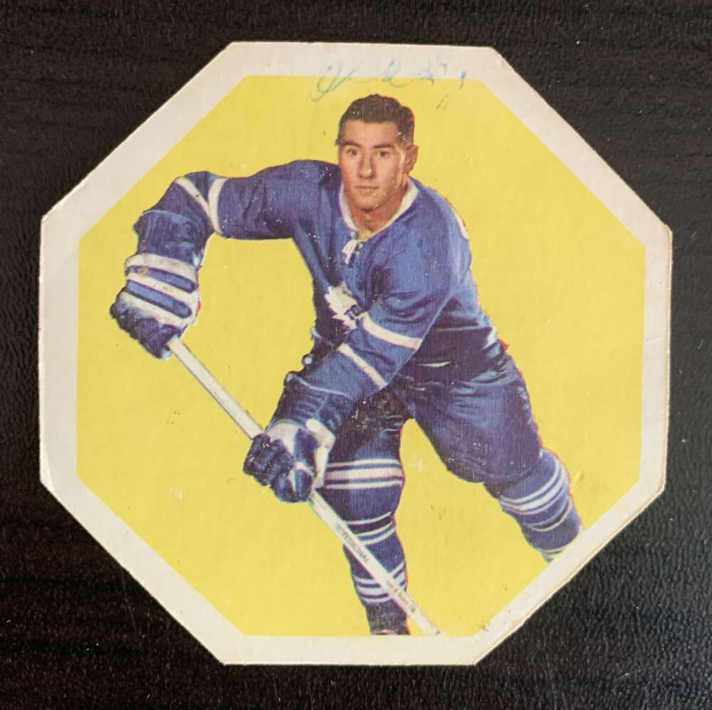 1961-62 York Yellow Backs #14 Bob Pulford Toronto Maple Leafs V33184