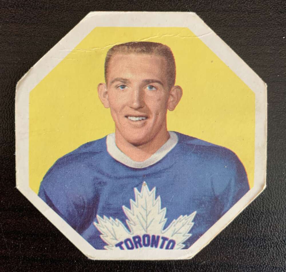 1961-62 York Yellow Backs #26 Bob Nevin Toronto Maple Leafs V33195