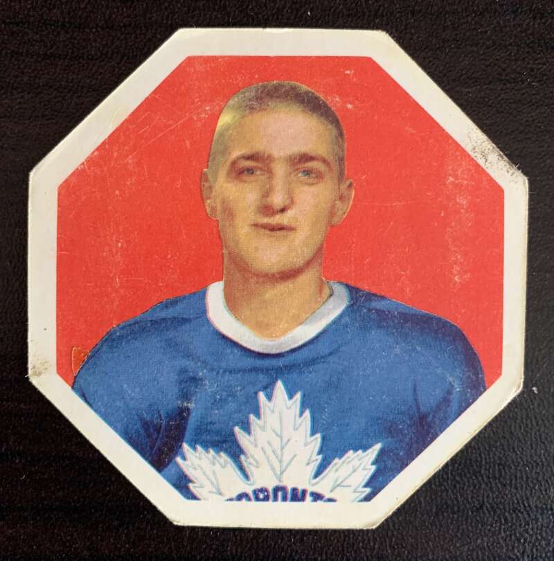1961-62 York Yellow Backs #32 Larry Keenan Toronto Maple Leafs V33202