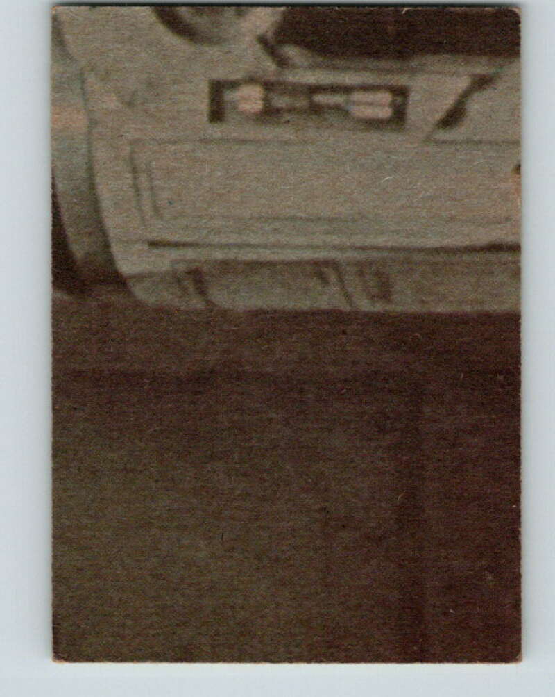 1977 Topps Star Wars #133 Ben and Luke help C-3PO to his feet V34617