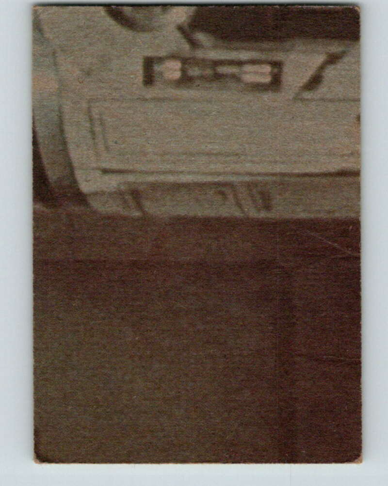 1977 Topps Star Wars #133 Ben and Luke help C-3PO to his feet V34618
