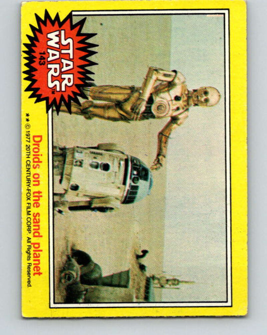 1977 Topps Star Wars #143 Droids on the sand planet   V34627