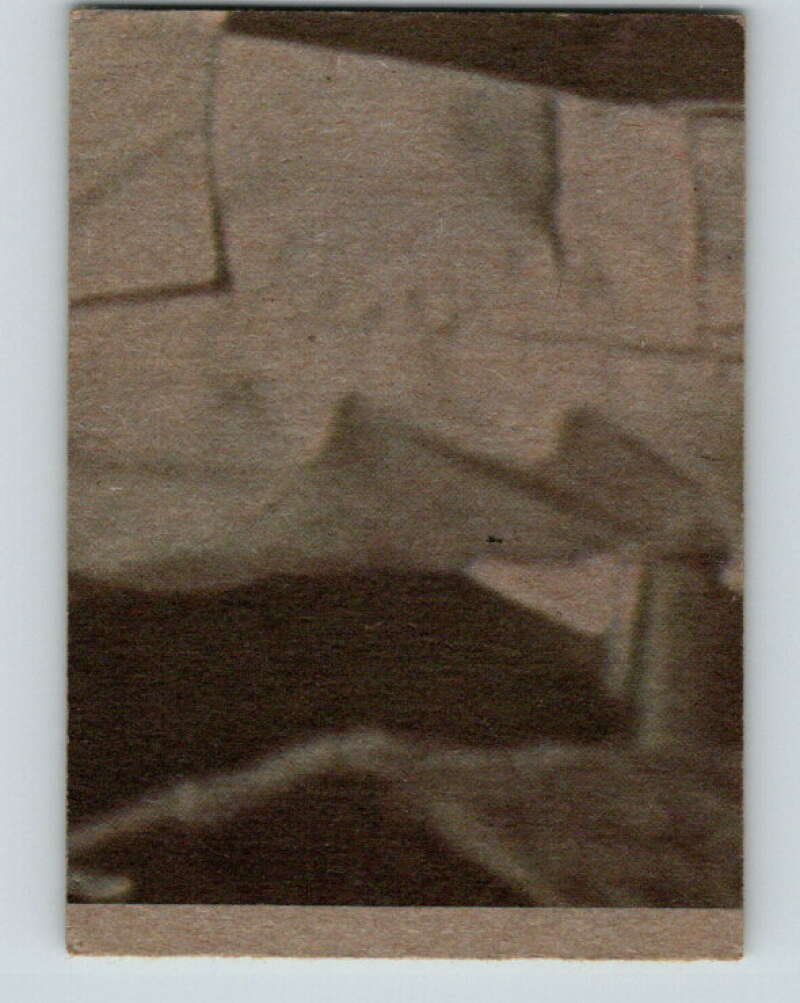 1977 Topps Star Wars #143 Droids on the sand planet V34627