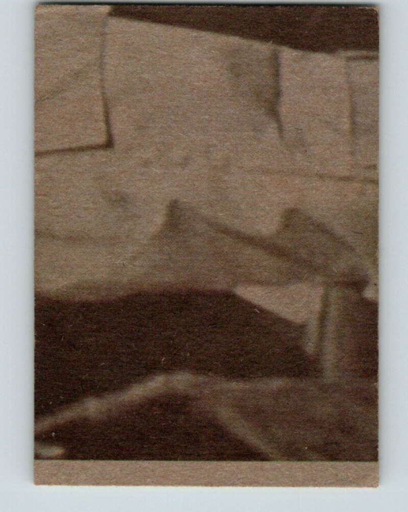 1977 Topps Star Wars #143 Droids on the sand planet V34628