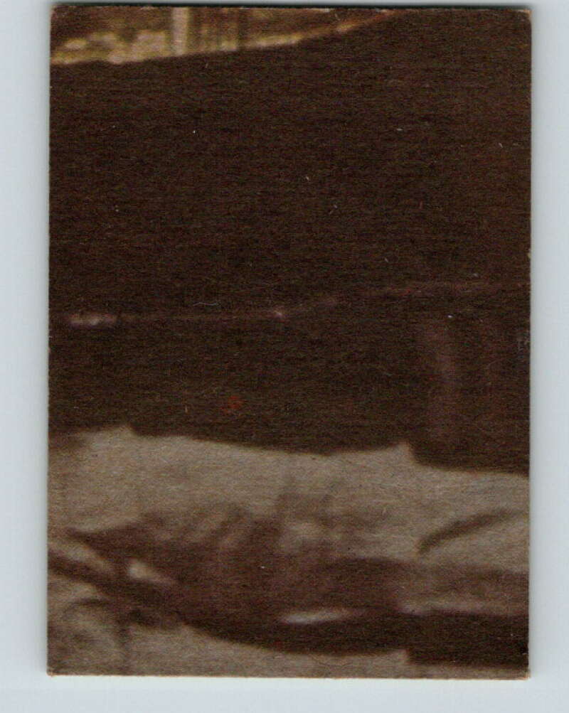 1977 Topps Star Wars #166 A close call for Luke and Princess Leia! V34653