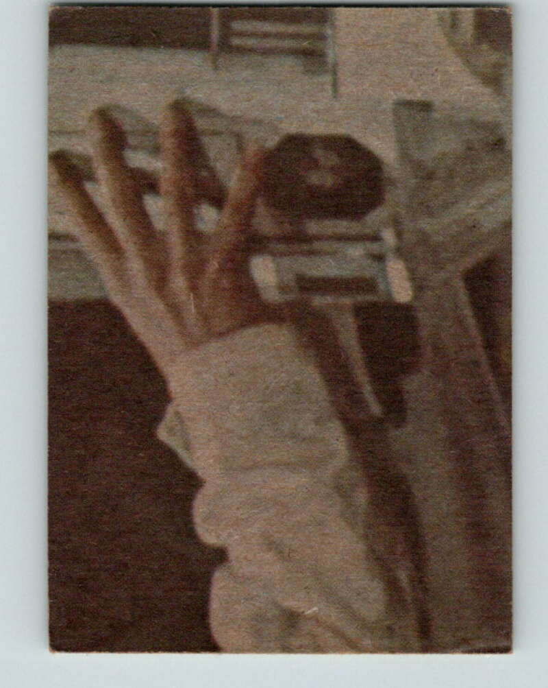 1977 Topps Star Wars #188 hip under fire! Stars V34673