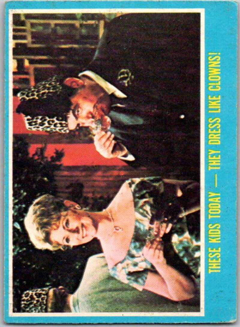 1976 Topps Happy Days #8 These Kids Today They Dress Like Clowns V35820