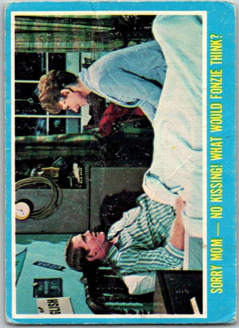 1976 Topps Happy Days #10 Sorry Mom No Kissing V35828