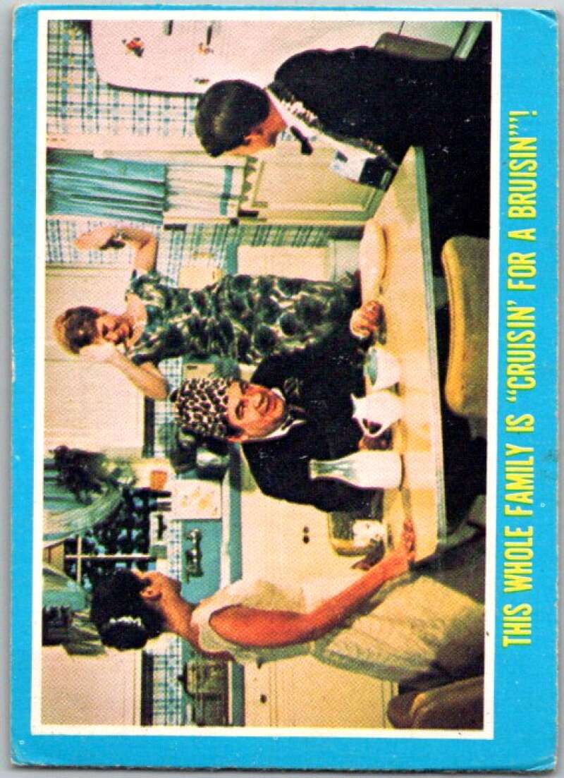 1976 Topps Happy Days #26 This Whole Family Is Cruisin for a Bruisin V35885