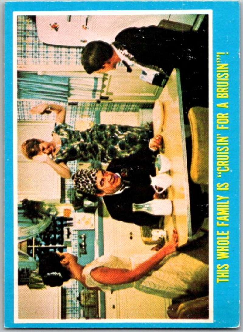 1976 Topps Happy Days #26 This Whole Family Is Cruisin for a Bruisin V35886