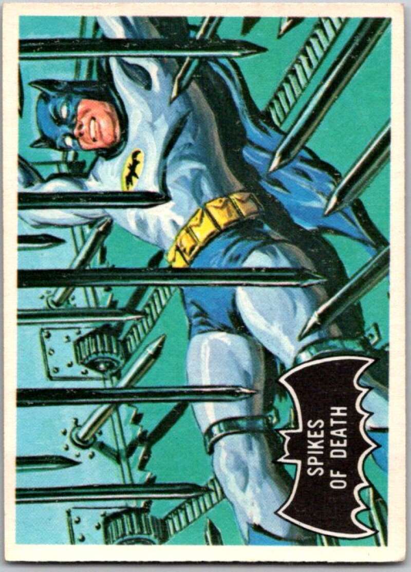 1966 Topps Batman Black Bat #17 Spikes of Death V36445