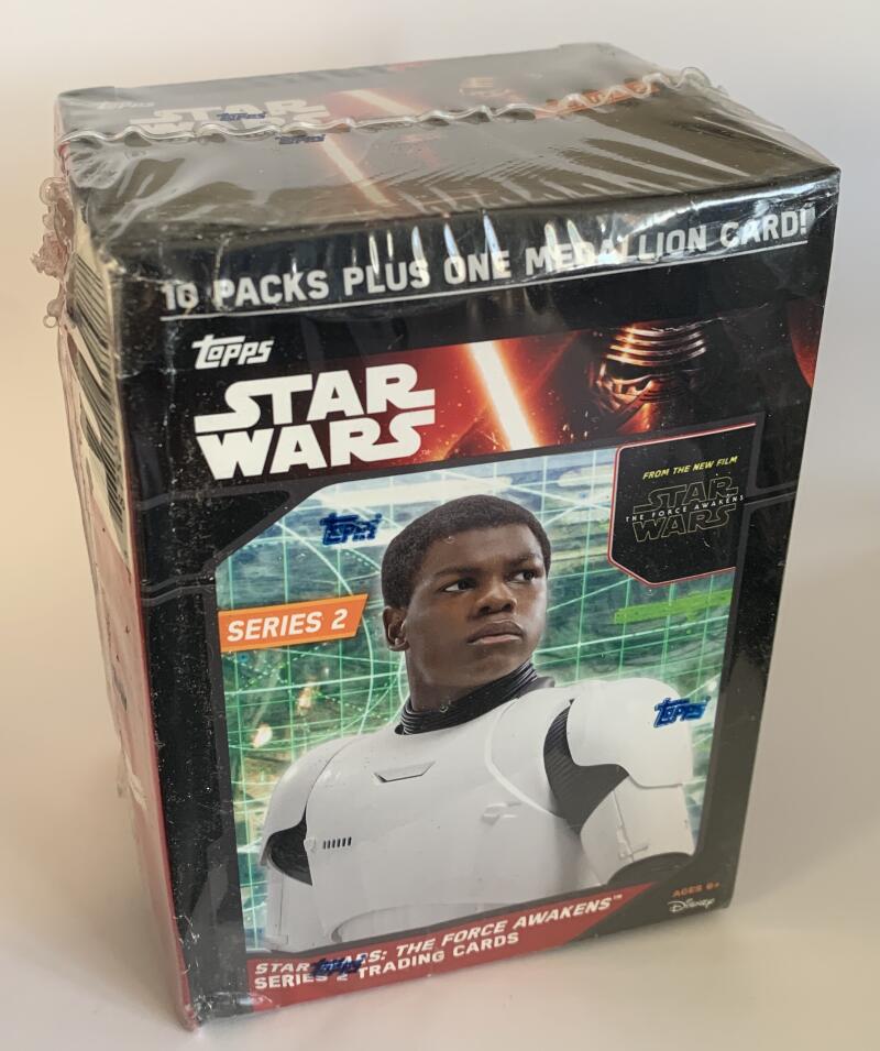 2016 Topps Star Wars The Force Awakens Series 2 - 10 Pack Box + Medallion