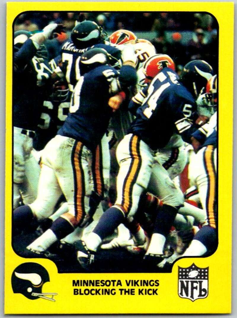 1978 Fleer Team Action # 30 Minnesota Vikings Blocking the Kick V45248