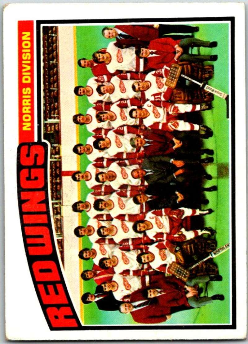 1976-77 Topps #137 Detroit Red Wings CL Detroit Red Wings V49199