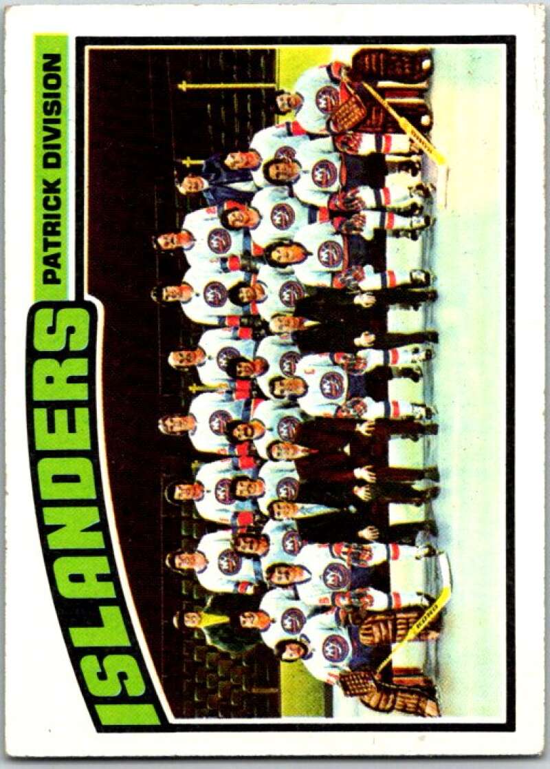 1976-77 Topps #142 New York Islanders CL New York Islanders V49201