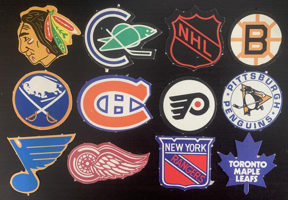 19673-74 O-Pee-Chee Hockey Team Logos Lot of 12 Cards V51019