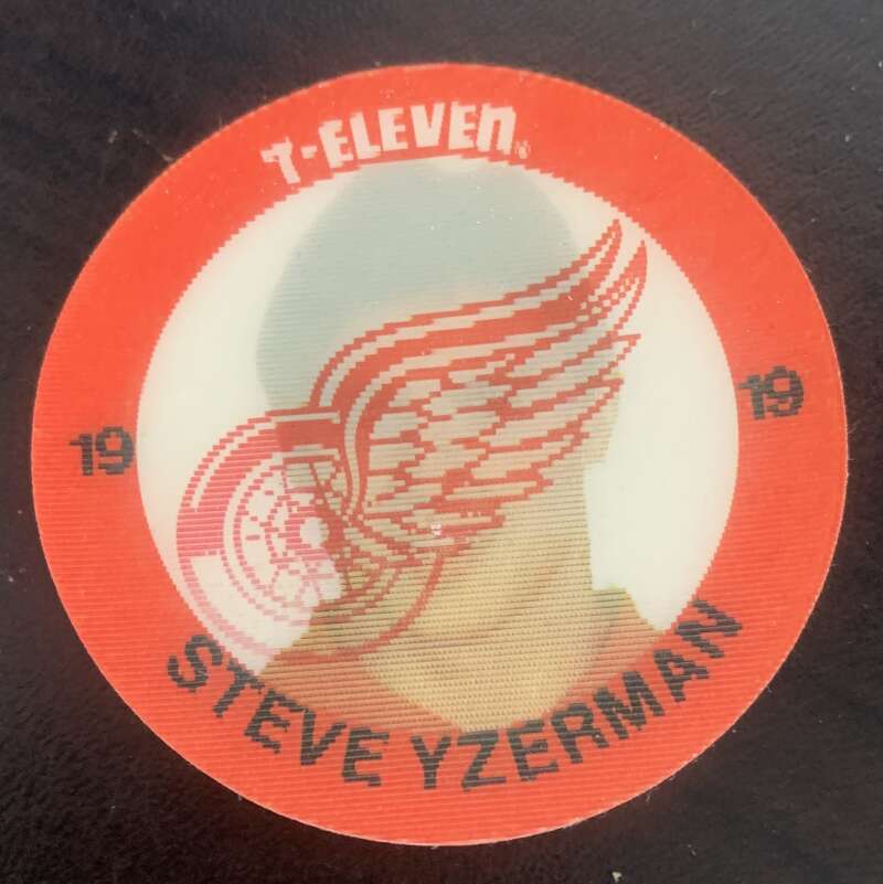 1984-85 7-Eleven Hockey Disc Steve Yzerman Red Wings V51527 Image 1