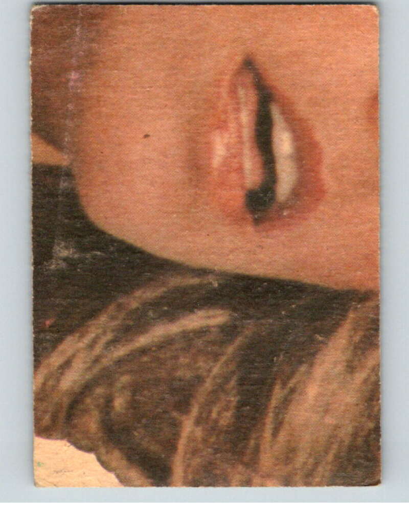 1977 Topps Charlie's Angels #11 Ready To Nab a Creep V67108 Image 2