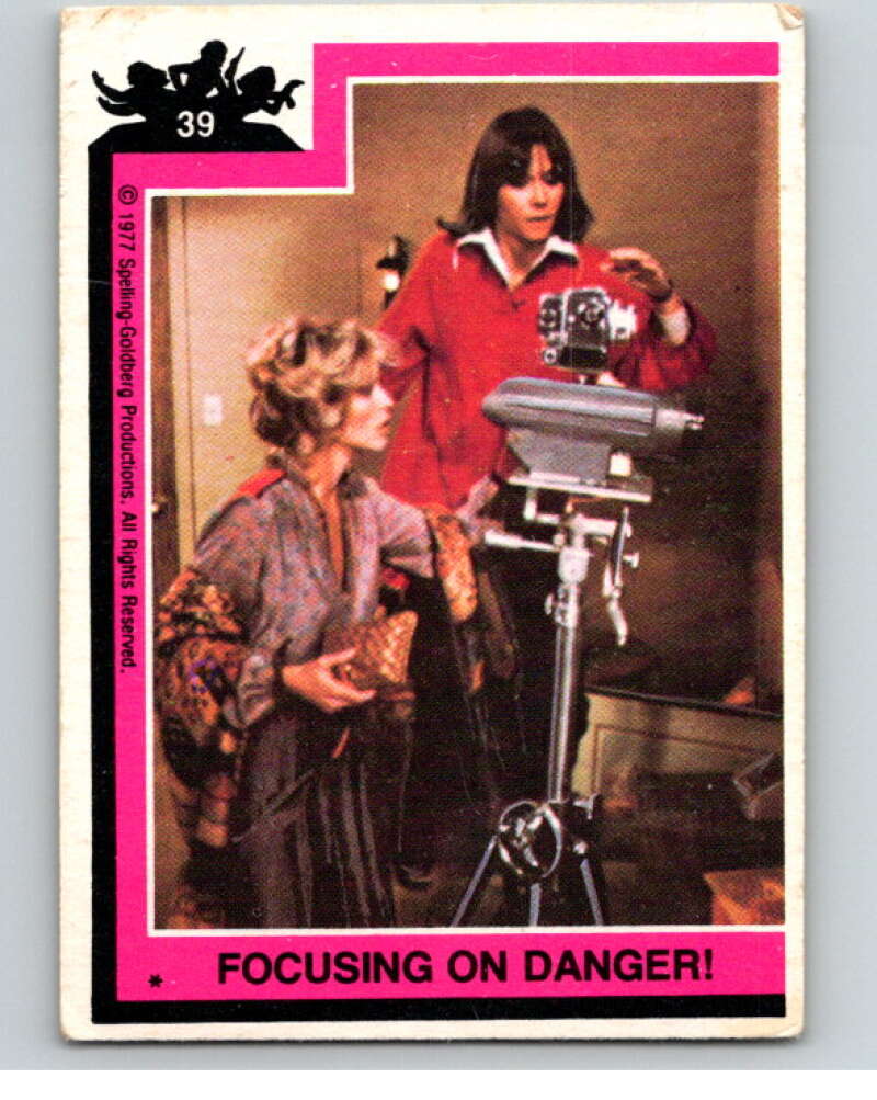 1977 Topps Charlie's Angels #39 Focusing on Danger! V67197 Image 1