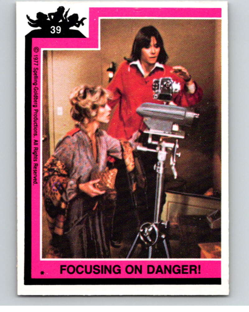 1977 Topps Charlie's Angels #39 Focusing on Danger! V67201 Image 1