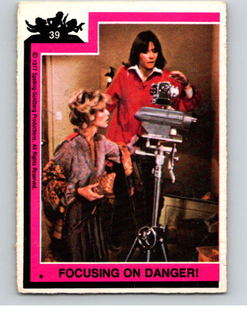 1977 Topps Charlie's Angels #39 Focusing on Danger! V67203 Image 1