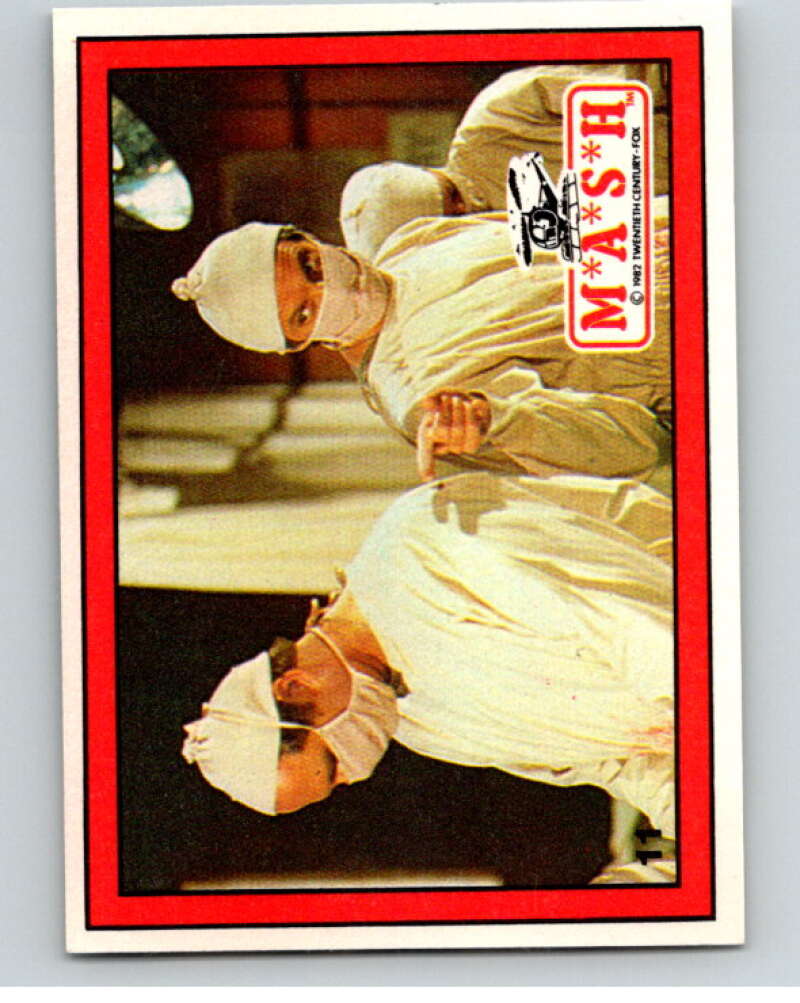 1982 Donruss Mash #11 Hawkeye and Winchester in surgery V69143 Image 1