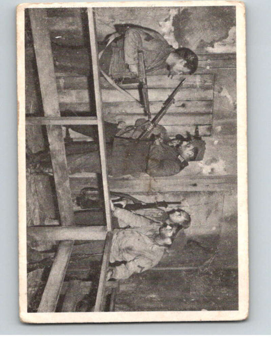 1963 Donruss Combat #34 Taking a Prisoner   V74050 Image 1