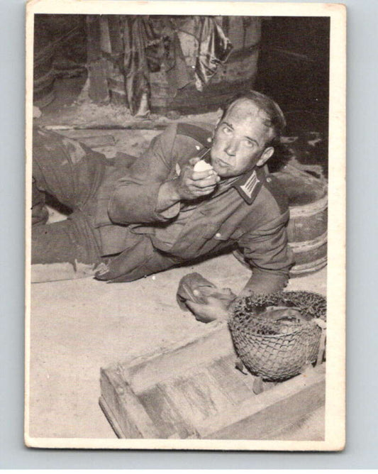 1963 Donruss Combat #35 An Anxious Prisoner   V74051 Image 1