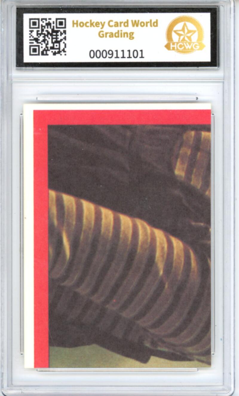 1982 Topps E.T. Stickers #3 E.T. bundled up - Graded HCWG 8  Image 2