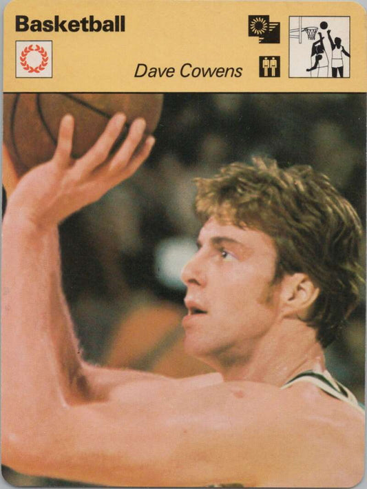 1977 Sportscaster #414 Dave Cowens Basketball Photo Card   Image 1