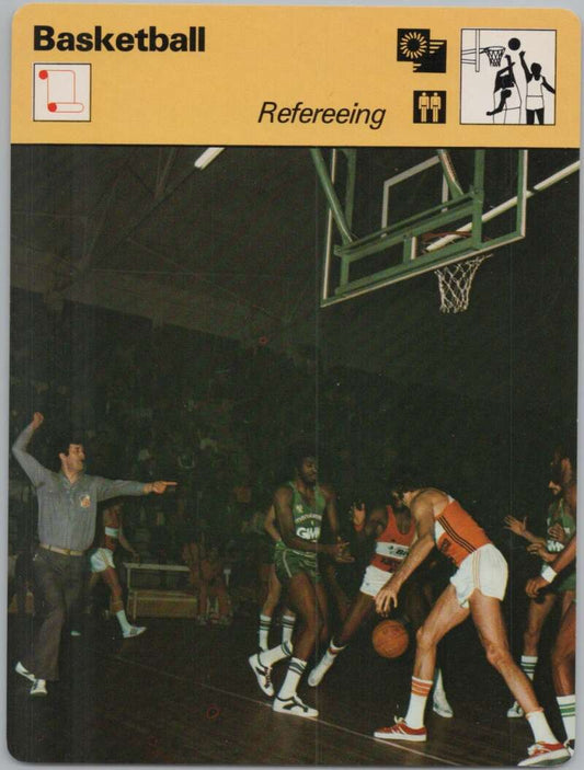 1977 Sportscaster #709 Refereeing Basketball Photo Card   Image 1