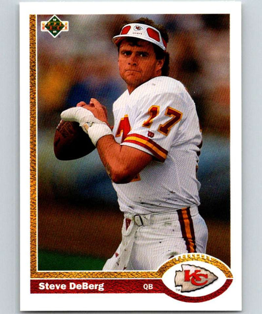 1991 Upper Deck #372 Steve DeBerg Chiefs NFL Football Image 1