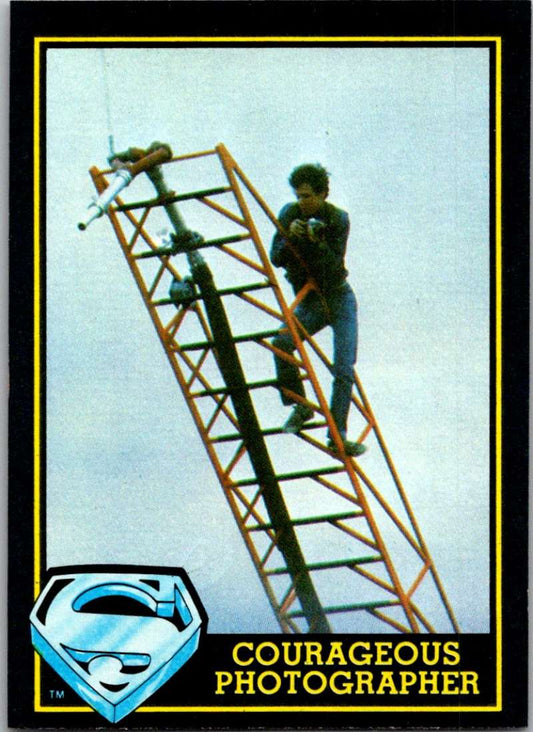 1983 Topps Superman III #18 Courageous Photographer Image 1