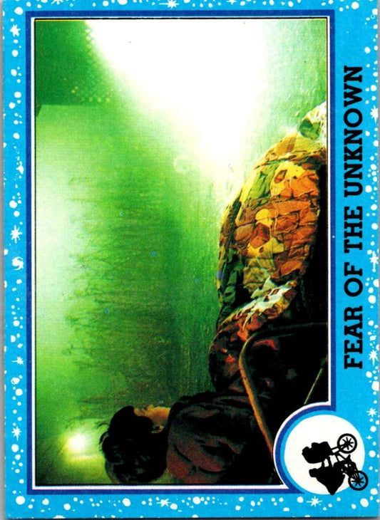 1982 Topps E.T. The Extraterrestrial #10 Fear of the Unknown Image 1