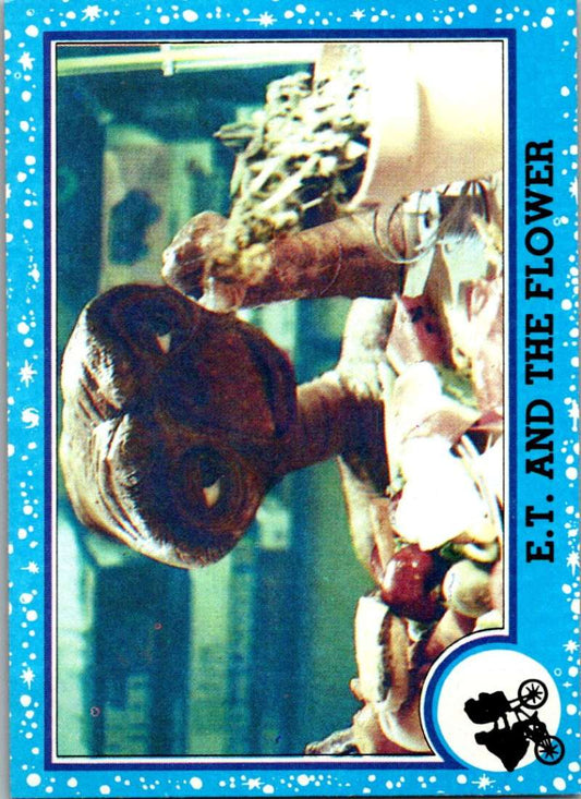 1982 Topps E.T. The Extraterrestrial #18 E.T. and the Flower Image 1
