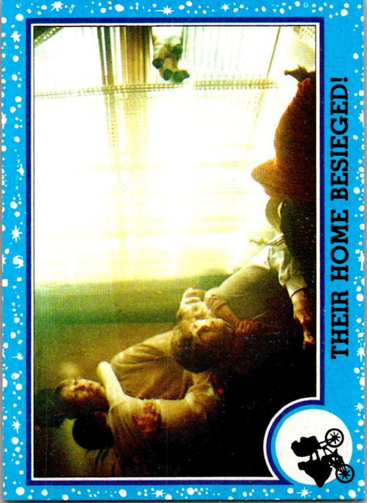 1982 Topps E.T. The Extraterrestrial #51 Their Home Besieged!