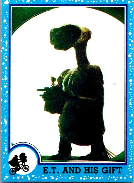 1982 Topps E.T. The Extraterrestrial #78 E.T. and His Gift Image 1