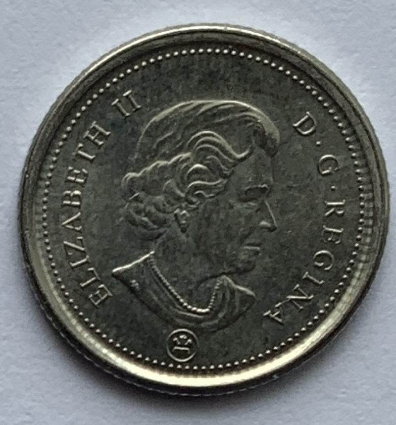 2010 Canadian 10 Cent Dime Canada Coin *8038 Image 2
