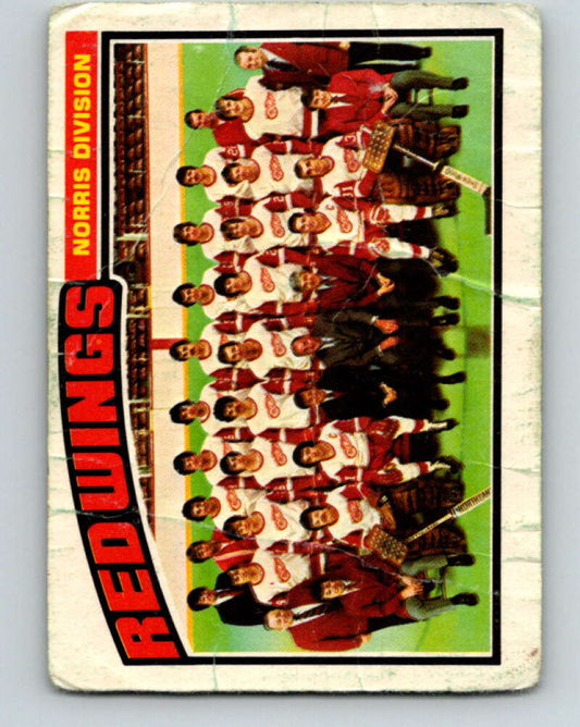 1976-77 OPC #137 Detroit Red Wings CL  Detroit Red Wings  V2113