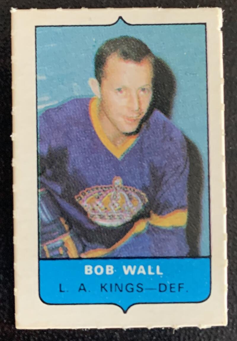 V7545--1969-70 O-Pee-Chee Four-in-One Mini Card Bob Wall